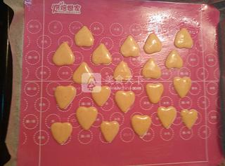 爱心<a href=zt/qifengdg target=_blank><u>戚风蛋糕</u></a>卷