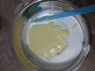 无油<a href=/shicai/mimian/NiuNai/index.html target=_blank><u>牛奶</u></a><a href=zt/qifengdg target=_blank><u>戚风蛋糕</u></a>