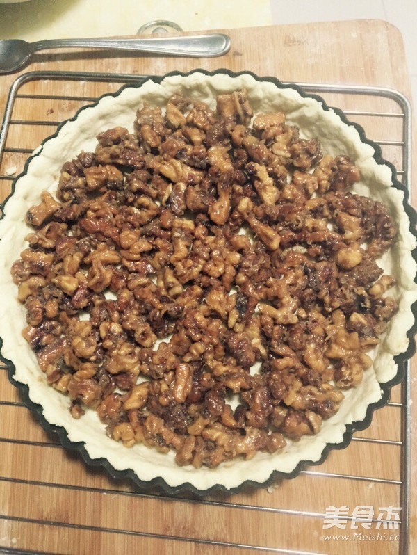 <a href=/shicai/diaoweipin/FengMi/index.html target=_blank><u>蜂蜜</u></a>核<a href=/shicai/guopin/Tao/index.html target=_blank><u>桃</u></a>派的做法