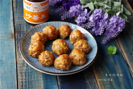 <a href=/shicai/mimian/ZhiShi/index.html target=_blank><u>芝士</u></a>焗肉丸