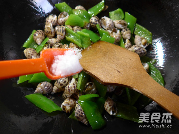 尖椒炒花螺的做法