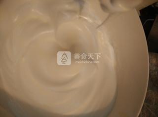 爱心<a href=zt/qifengdg target=_blank><u>戚风蛋糕</u></a>卷