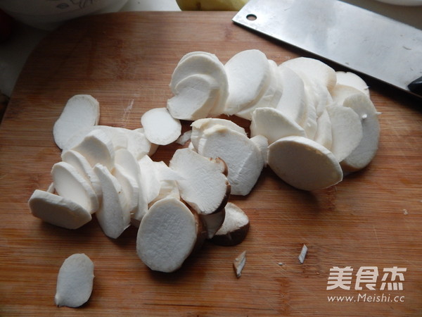 香辣<a href=/shicai/shucai/XingBaoGu/index.html target=_blank><u><a href=/shicai/guopin/Xing/index.html target=_blank><u>杏</u></a>鲍菇</u></a>炒<a href=/shicai/shucai/TuDou/index.html target=_blank><u>土豆</u></a>片的做法