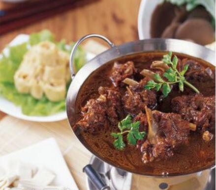 <a href=/shicai/rouqin/YangXie/index.html target=_blank><u>羊蝎子</u></a>火锅怎么做?