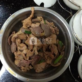 <a href=/shicai/rouqin/JiZa/index.html target=_blank><u>鸡杂</u></a>炒<a href=/shicai/shucai/TuDou/index.html target=_blank><u>土豆</u></a><a href=/shicai/shucai/HuLuoBo/index.html target=_blank><u>胡<a href=/shicai/shucai/LuoBo/index.html target=_blank><u>萝卜</u></a></u></a>丝