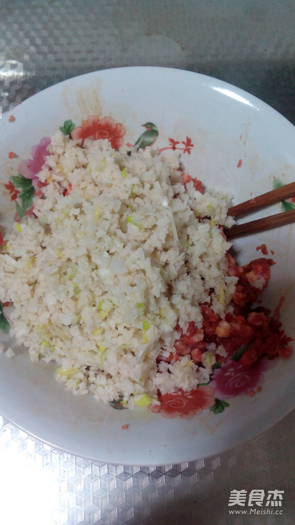 <a href=/shicai/shucai/LianOu/index.html target=_blank><u>莲<a href=/shicai/shucai/Ou/index.html target=_blank><u>藕</u></a></u></a><a href=/shicai/rouqin/ZhuRou/index.html target=_blank><u>猪肉</u></a>饺子的做法