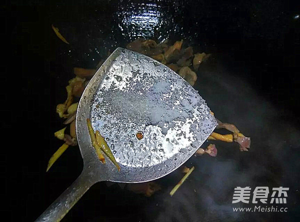 <a href=/shicai/rouqin/JiZhen/index.html target=_blank><u>鸡胗</u></a>炒<a href=/shicai/shucai/XiHuLu/index.html target=_blank><u>西葫芦</u></a>的做法