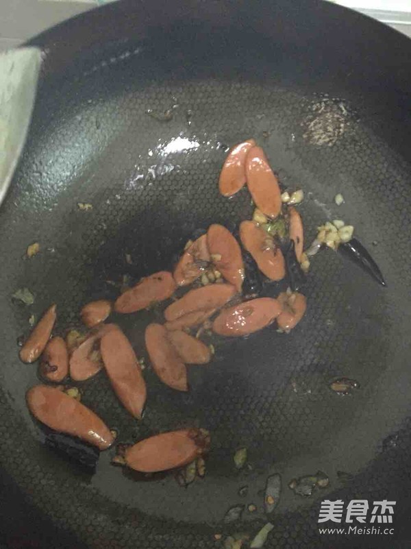 <a href=/shicai/mimian/YouTiao/index.html target=_blank><u>油条</u></a>炒方便面的做法