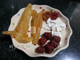 <a href=/shicai/shuichanpin/HuaJiao/index.html target=_blank><u>花胶</u></a>鸡汤