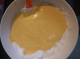 长颈鹿<a href=zt/qifengdg target=_blank><u>戚风蛋糕</u></a>卷