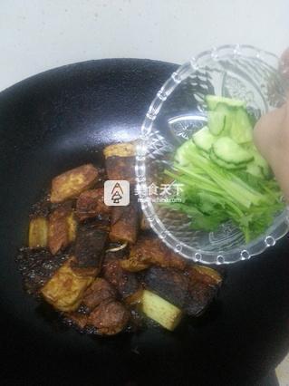 <a href=/shicai/guopin/Tao/index.html target=_blank><u>桃</u></a>胶炒<a href=/shicai/mimian/DouFu/index.html target=_blank><u>豆腐</u></a>