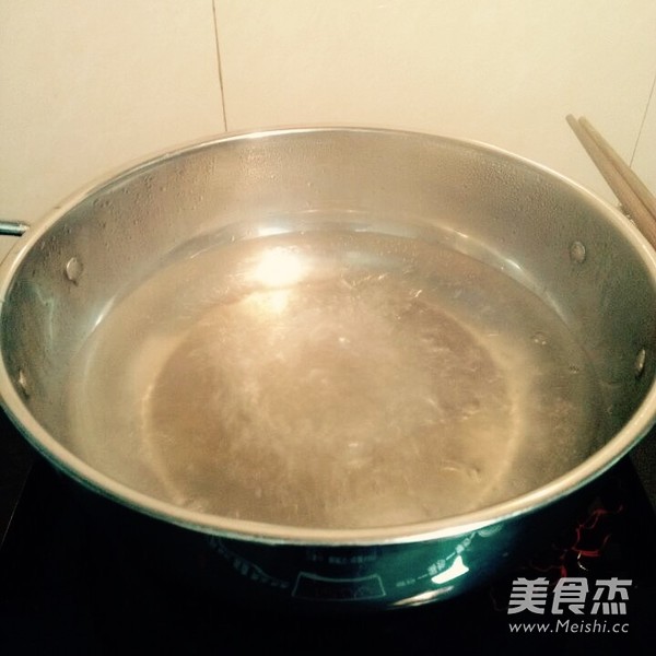 <a href=/shicai/shucai/XiHongShi/index.html target=_blank><u>西红柿</u></a><a href=/shicai/rouqin/JiDan/index.html target=_blank><u>鸡蛋</u></a>面的做法