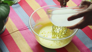 <a href=/shicai/mimian/NiuNai/index.html target=_blank><u>牛奶</u></a><a href=zt/qifengdg target=_blank><u>戚风蛋糕</u></a>