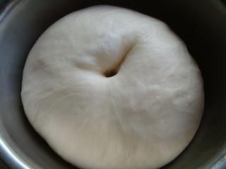 果酱<a href=/shicai/mimian/MianBao/index.html target=_blank><u>面包</u></a>