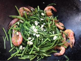 <a href=/shicai/shucai/TongHao/index.html target=_blank><u>茼蒿</u></a>炒海虾