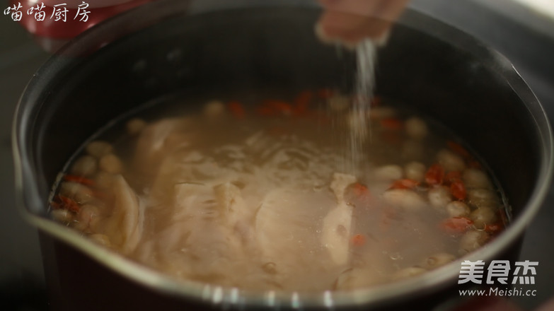 <a href=/shicai/shucai/LianOu/index.html target=_blank><u>莲<a href=/shicai/shucai/Ou/index.html target=_blank><u>藕</u></a></u></a><a href=/shicai/guopin/HuaSheng/index.html target=_blank><u>花生</u></a><a href=/shicai/rouqin/PaiGu/index.html target=_blank><u>排骨</u></a>汤的做法