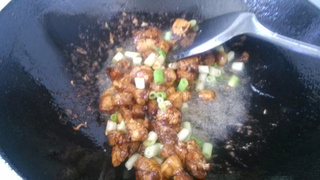 <a href=/shicai/shucai/XingBaoGu/index.html target=_blank><u><a href=/shicai/guopin/Xing/index.html target=_blank><u>杏</u></a>鲍菇</u></a>鸡丁