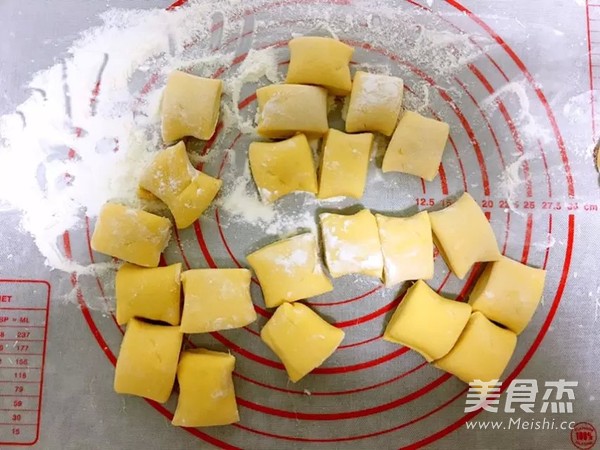 <a href=/shicai/shucai/YuanBaiCai/index.html target=_blank><u>圆<a href=/shicai/shucai/BaiCai/index.html target=_blank><u>白菜</u></a></u></a><a href=/shicai/rouqin/ZhuRou/index.html target=_blank><u>猪肉</u></a>水饺的做法