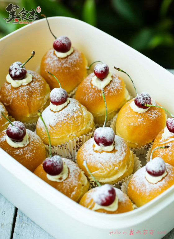 樱<a href=/shicai/guopin/Tao/index.html target=_blank><u>桃</u></a><a href=/shicai/mimian/NaiYou/index.html target=_blank><u>奶油</u></a>小餐包RH.jpg