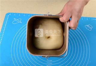 花朵豆沙<a href=/shicai/mimian/MianBao/index.html target=_blank><u>面包</u></a>