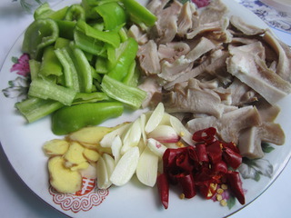 <a href=/shicai/shucai/QingJiao/index.html target=_blank><u>青椒</u></a>肚片