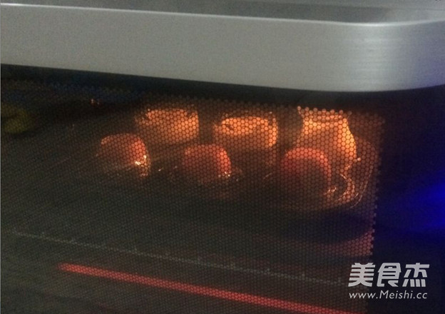 原壳<a href=/shicai/rouqin/JiDan/index.html target=_blank><u>鸡蛋</u></a>布丁的做法