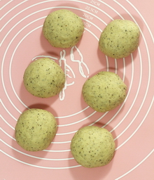 <a href=/shicai/diaoweipin/HeiHuJiao/index.html target=_blank><u>黑胡椒</u></a>肉馅<a href=/shicai/mimian/MianBao/index.html target=_blank><u>面包</u></a>步骤7