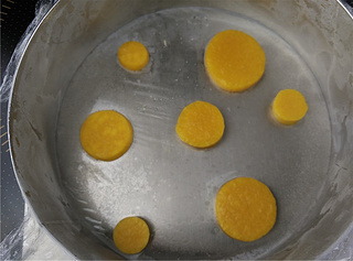 <a href=/shicai/shucai/HuLuoBo/index.html target=_blank><u>胡<a href=/shicai/shucai/LuoBo/index.html target=_blank><u>萝卜</u></a></u></a>香草蛋糕