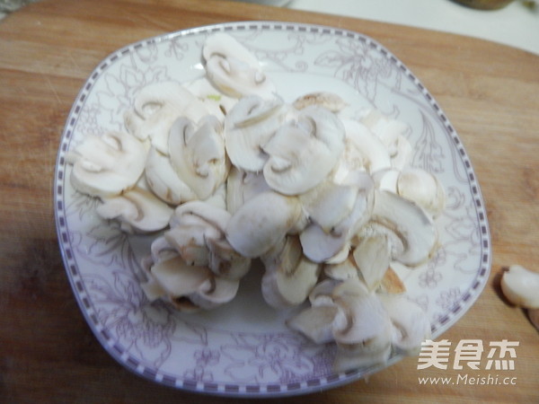 <a href=/shicai/shucai/BaiCai/index.html target=_blank><u>白菜</u></a><a href=/shicai/mimian/FuZhu/index.html target=_blank><u>腐竹</u></a>煮<a href=/shicai/mimian/NianGao/index.html target=_blank><u>年糕</u></a>的做法