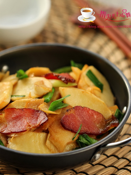 <a href=/shicai/rouqin/LaRou/index.html target=_blank><u>腊肉</u></a>炒<a href=/shicai/shucai/DongSun/index.html target=_blank><u>冬笋</u></a>