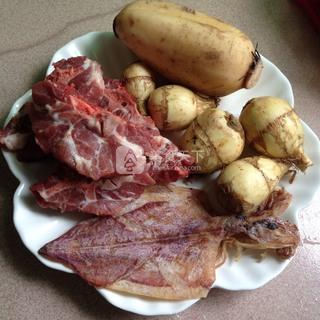 <a href=/shicai/shuichanpin/YouYu/index.html target=_blank><u>鱿鱼</u></a>茨菰<a href=/shicai/shucai/LianOu/index.html target=_blank><u>莲<a href=/shicai/shucai/Ou/index.html target=_blank><u>藕</u></a></u></a>骨头汤