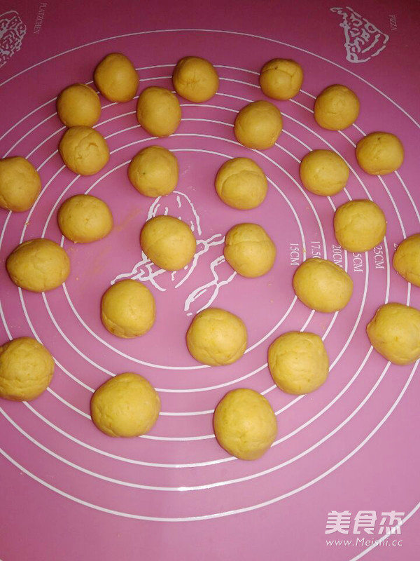 <a href=/shicai/shucai/NanGua/index.html target=_blank><u>南瓜</u></a>酒酿饼的做法