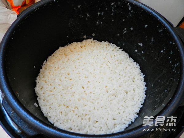 <a href=/shicai/mimian/YunDou/index.html target=_blank><u>芸豆</u></a>蛋炒饭的做法