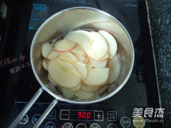 <a href=/shicai/guopin/PingGuo/index.html target=_blank><u>苹果</u></a><a href=/shicai/shucai/MeiGuiHua/index.html target=_blank><u>玫瑰花</u></a>的做法