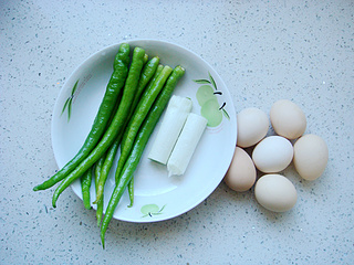 线椒炒<a href=/shicai/rouqin/JiDan/index.html target=_blank><u>鸡蛋</u></a>