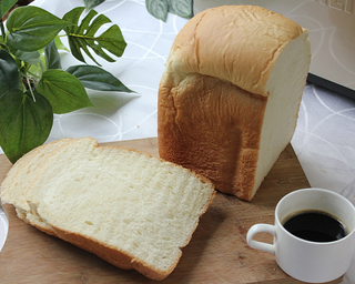 松软<a href=/shicai/mimian/MianBao/index.html target=_blank><u>面包</u></a>