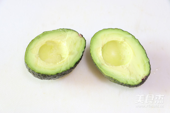 <a href=/shicai/guopin/NuiYouGuo/index.html target=_blank><u><a href=/shicai/guopin/NiuYouGuo/index.html target=_blank><u>牛油果</u></a></u></a><a href=/shicai/mimian/YiMian/index.html target=_blank><u>意面</u></a>的做法