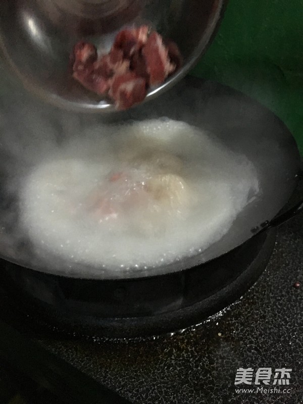 九旺源<a href=/shicai/shucai/LianOu/index.html target=_blank><u>莲<a href=/shicai/shucai/Ou/index.html target=_blank><u>藕</u></a></u></a><a href=/shicai/rouqin/PaiGu/index.html target=_blank><u>排骨</u></a>汤的做法