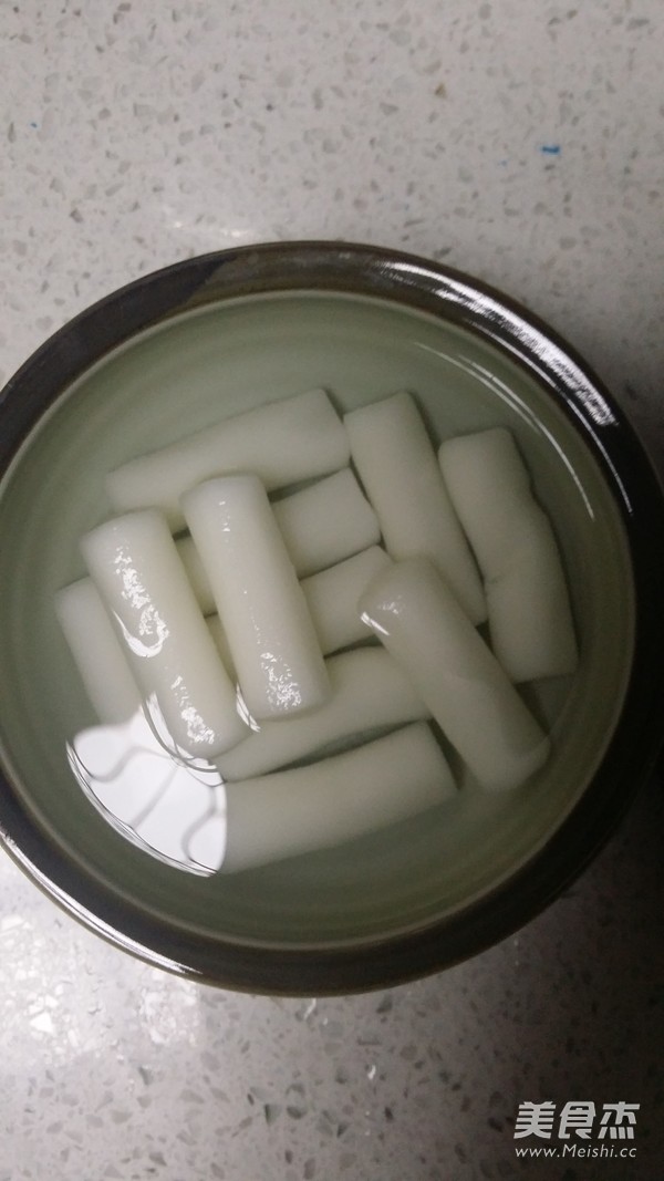 韩式辣酱炒<a href=/shicai/mimian/NianGao/index.html target=_blank><u>年糕</u></a>的做法