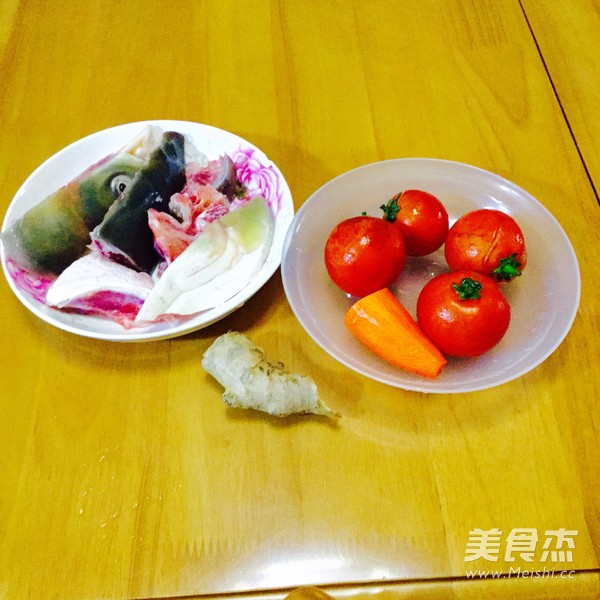 番茄<a href=/shicai/shuichanpin/YuYuTou/index.html target=_blank><u>鱼头</u></a>汤的做法