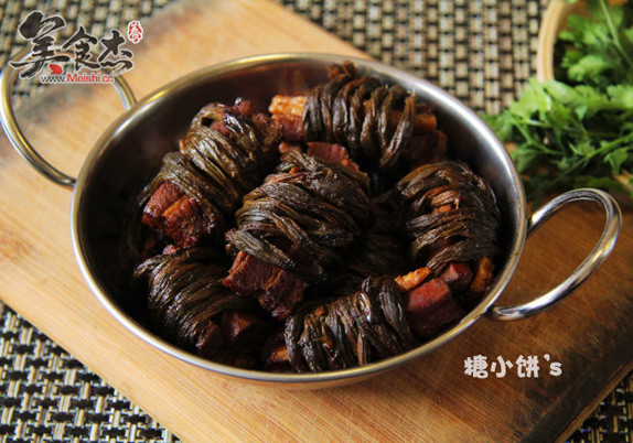 <a href=/shicai/shucai/JiangDou/index.html target=_blank><u>豇豆</u></a>干香扎肉jv.jpg