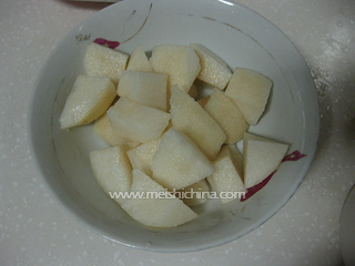 雪<a href=/shicai/guopin/Li/index.html target=_blank><u>梨</u></a><a href=/shicai/shucai/YinEr/index.html target=_blank><u>银耳</u></a>羹
