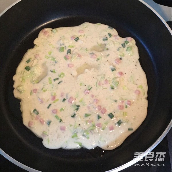 香葱<a href=/shicai/rouqin/JiDan/index.html target=_blank><u>鸡蛋</u></a>饼的做法