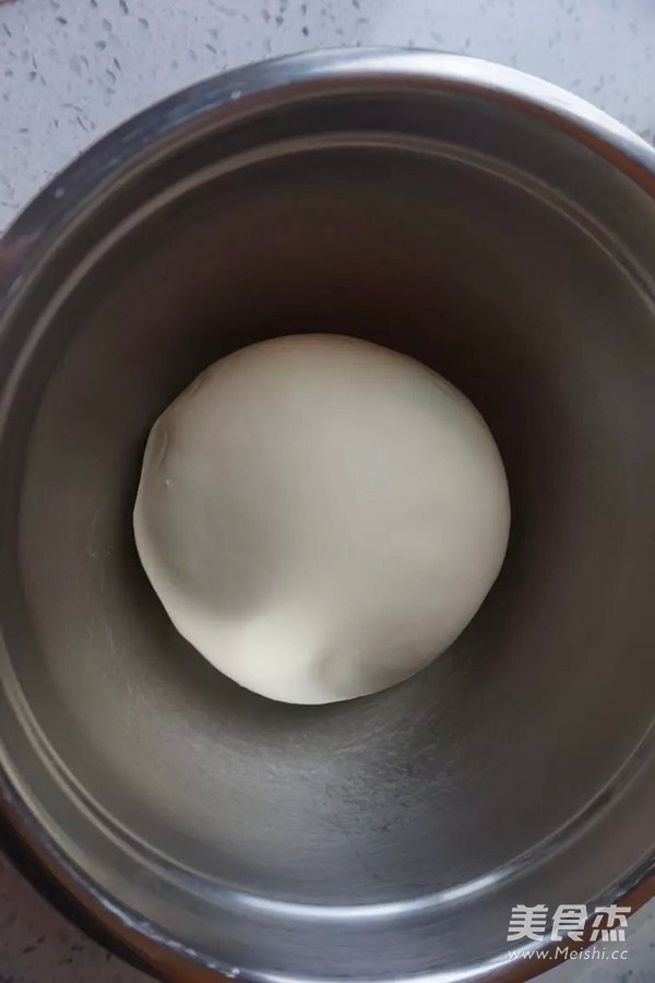 萌哒哒~寿<a href=/shicai/guopin/Tao/index.html target=_blank><u>桃</u></a>馒头的做法