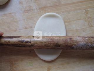 豆沙<a href=/shicai/shucai/JuHua/index.html target=_blank><u>菊花</u></a>酥