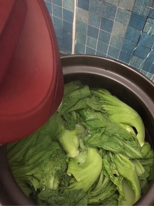 水碌菜炒<a href=/shicai/rouqin/WuHuaRou/index.html target=_blank><u>五花肉</u></a>