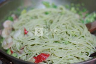 <a href=/shicai/guopin/NuiYouGuo/index.html target=_blank><u><a href=/shicai/guopin/NiuYouGuo/index.html target=_blank><u>牛油果</u></a></u></a>酱海鲜<a href=/shicai/mimian/YiMian/index.html target=_blank><u>意面</u></a>