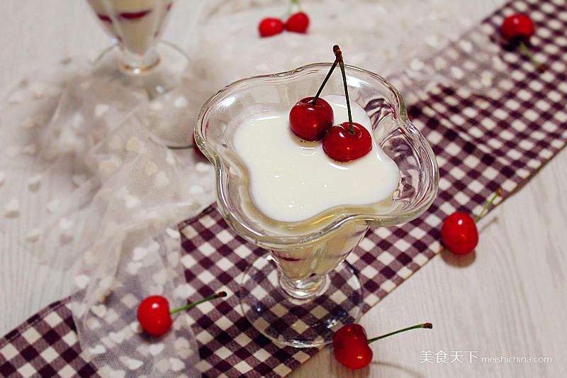 樱<a href=/shicai/guopin/Tao/index.html target=_blank><u>桃</u></a><a href=/shicai/mimian/SuanNai/index.html target=_blank><u>酸奶</u></a>