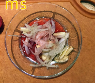 <a href=/shicai/mimian/ZhiShi/index.html target=_blank><u>芝士</u></a>焗<a href=/shicai/shucai/XiangGu/index.html target=_blank><u>香菇</u></a>酿<a href=/shicai/rouqin/NiuPai/index.html target=_blank><u>牛排</u></a>