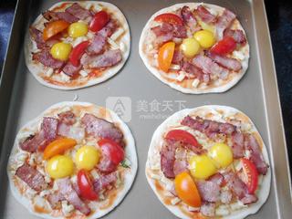 迷你<a href=/shicai/rouqin/PeiGen/index.html target=_blank><u>培根</u></a><a href=/shicai/rouqin/AnChun/index.html target=_blank><u>鹌鹑</u></a>蛋披萨